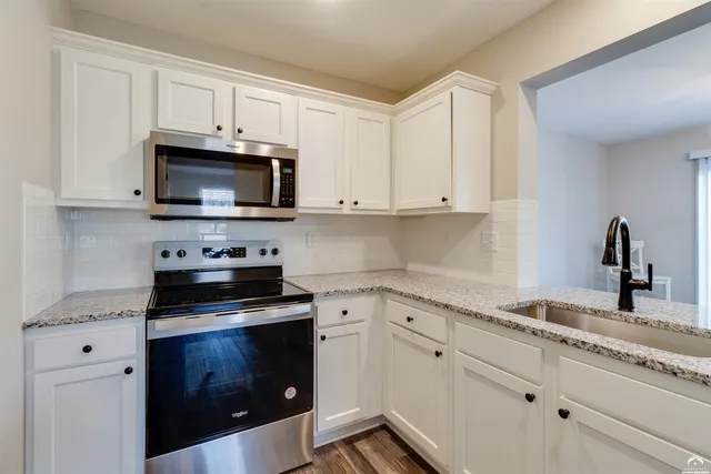 $299,950 | 2810 Chasehire Drive, Lawrence, KS 66046