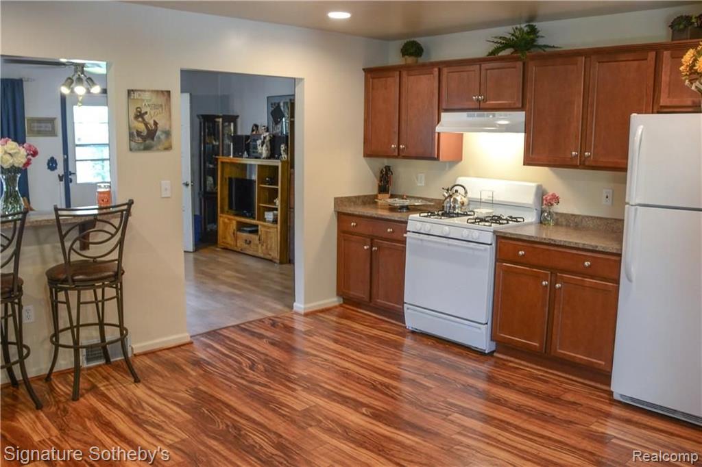 2677 Hessel Avenue Rochester Hills, MI 48307 - Photo 5 of 24