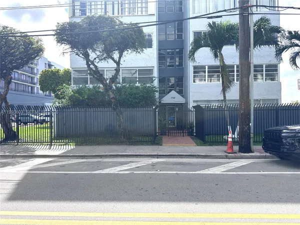 $1,700 | 750 Northwest 43rd Avenue, Unit 416, Miami, FL 33126