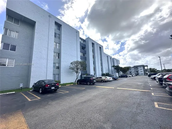 $1,700 | 750 Northwest 43rd Avenue, Unit 416, Miami, FL 33126