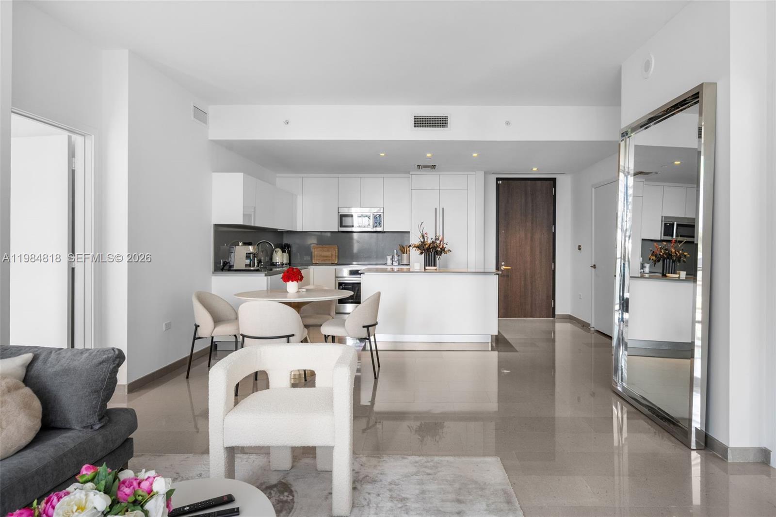 88 Southwest 7th Street, Unit 809 Miami, FL 33130 - Photo 9 of 39