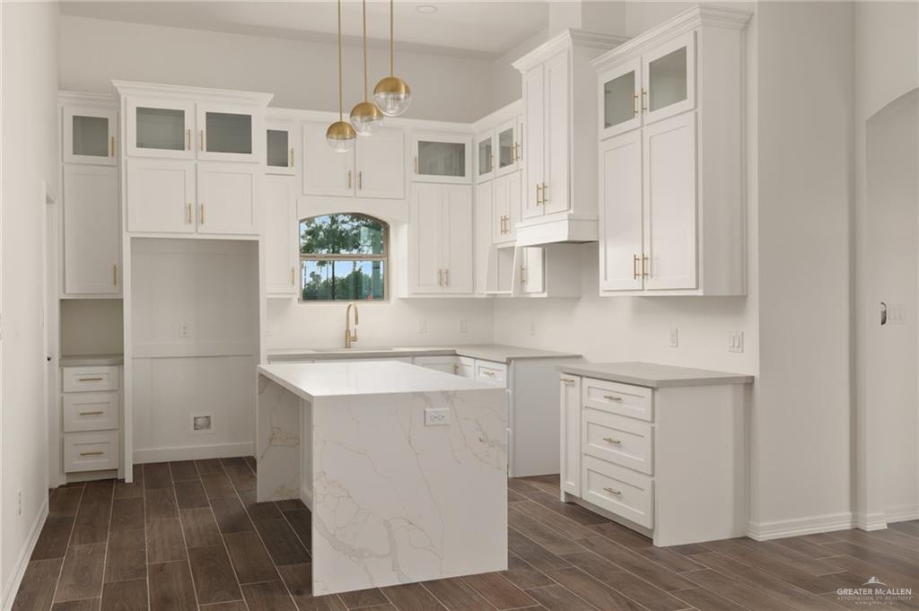 4805 Baylor Avenue McAllen, TX 78504 - Photo 4 of 14 a kitchen with stainless steel appliances a sink and cabinets