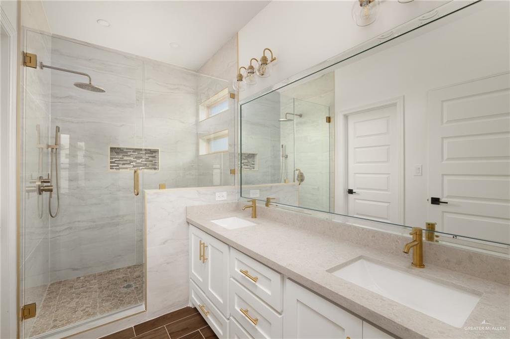 4805 Baylor Avenue McAllen, TX 78504 - Photo 6 of 14 a bathroom with a sink and a mirror