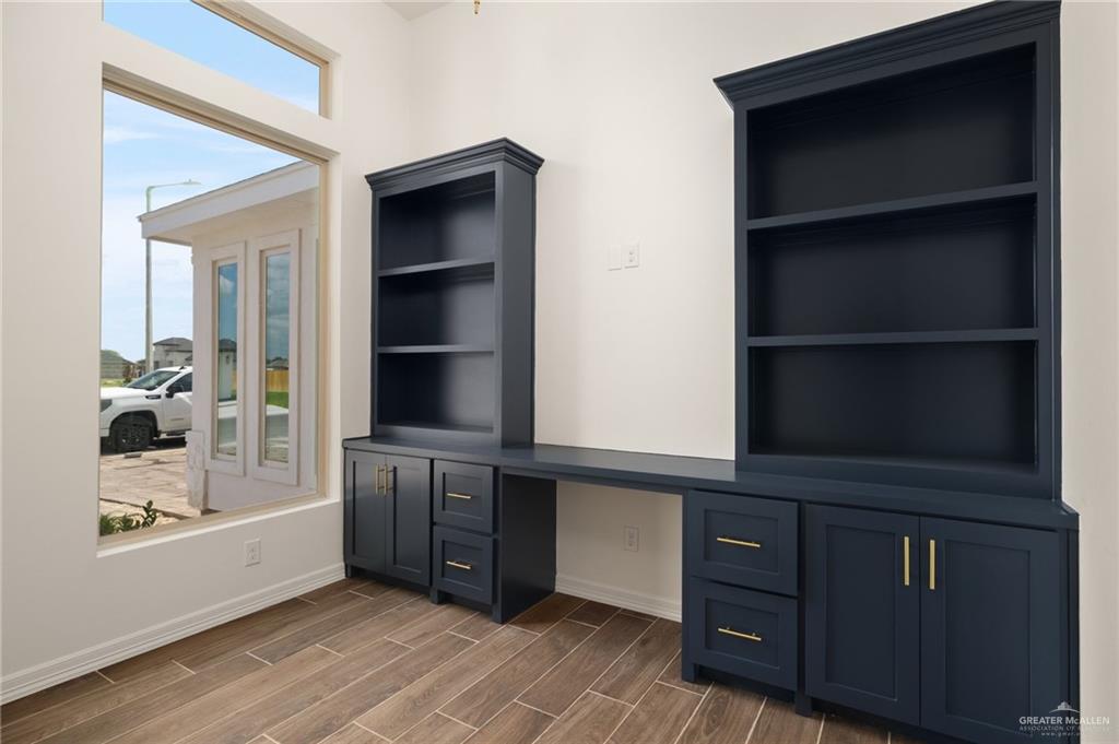 4805 Baylor Avenue McAllen, TX 78504 - Photo 10 of 14 a view of an empty room with cabinet and a window