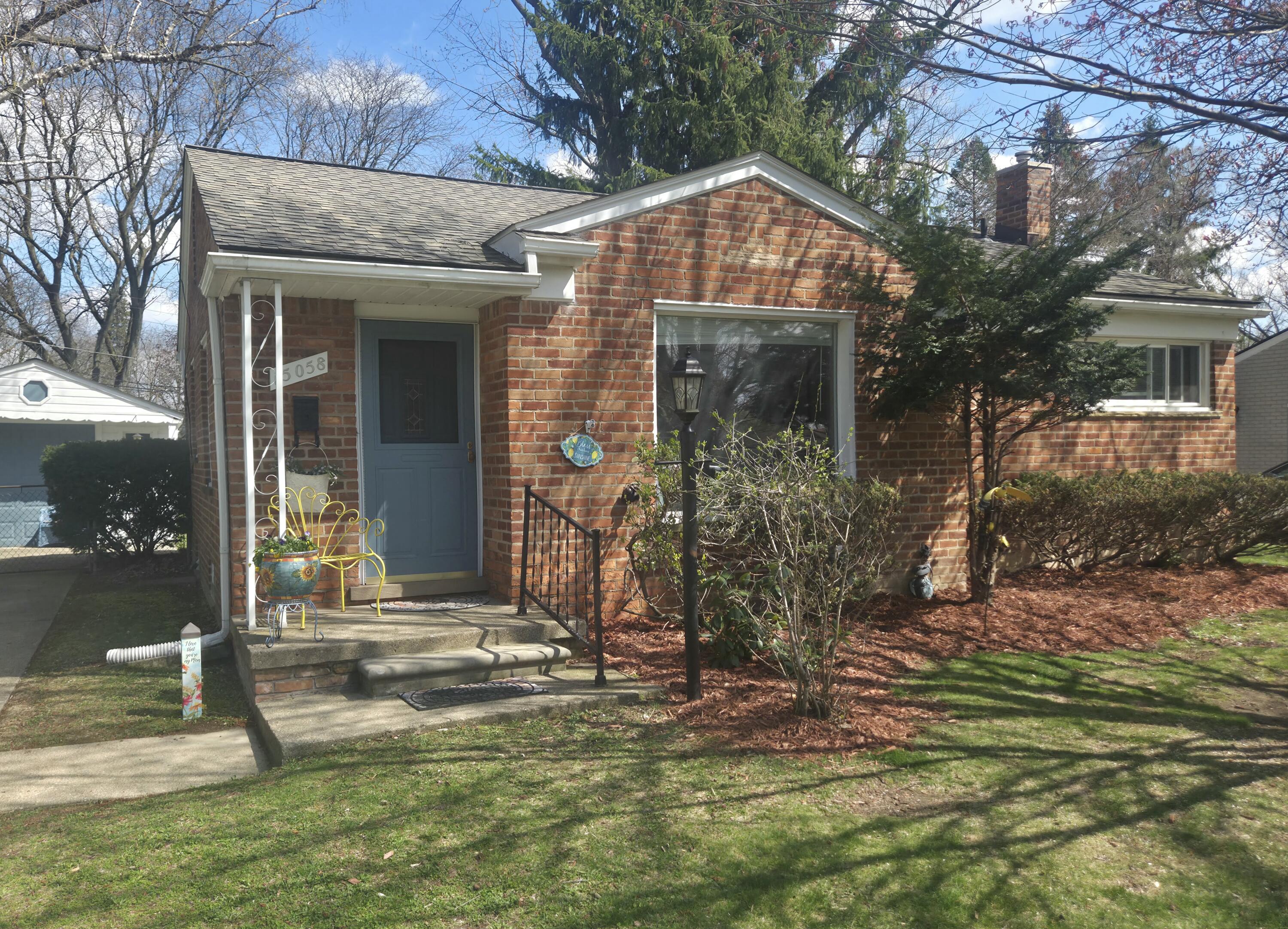 15058 Dixie Redford, MI 48239 - Photo 2 of 43 1000066847