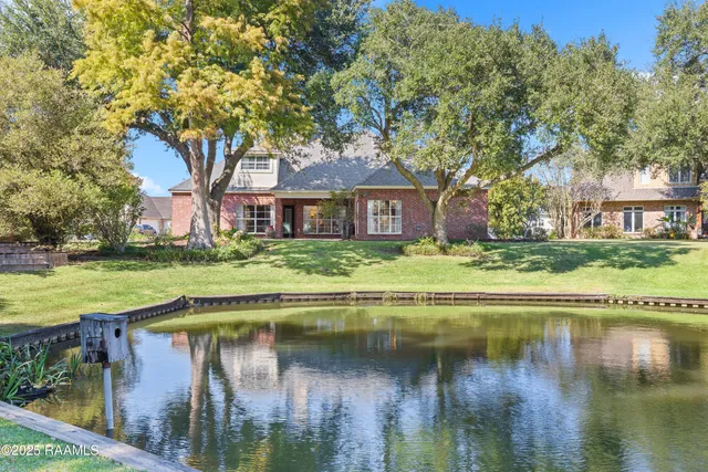 $579,000 | 203 Oakmont Circle, Broussard, LA 70518