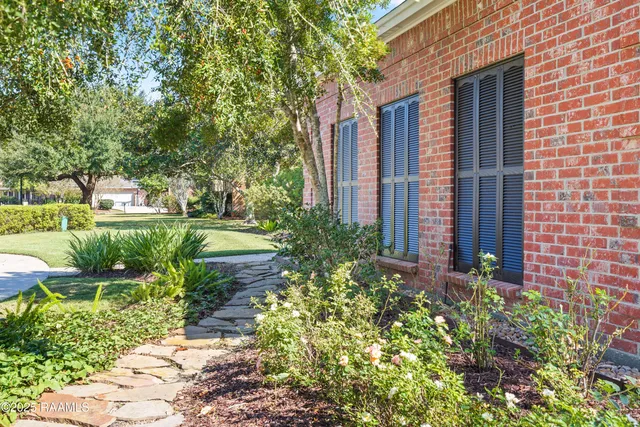 $579,000 | 203 Oakmont Circle, Broussard, LA 70518