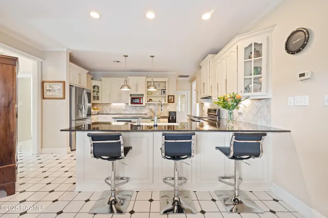 $579,000 | 203 Oakmont Circle, Broussard, LA 70518