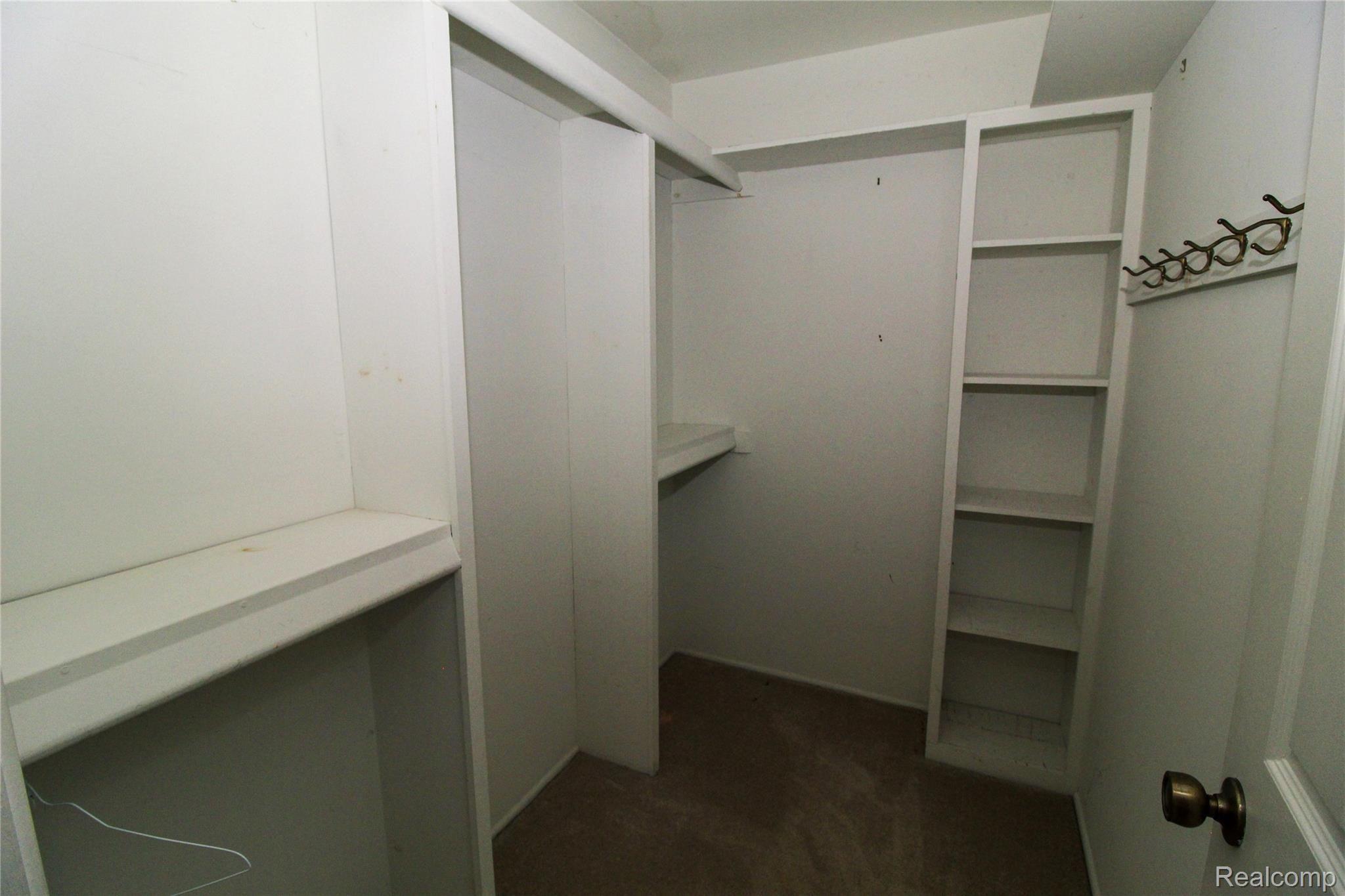 9032 East Bristol Road Davison, MI 48423 - Photo 30 of 62 Master Closet.jpg