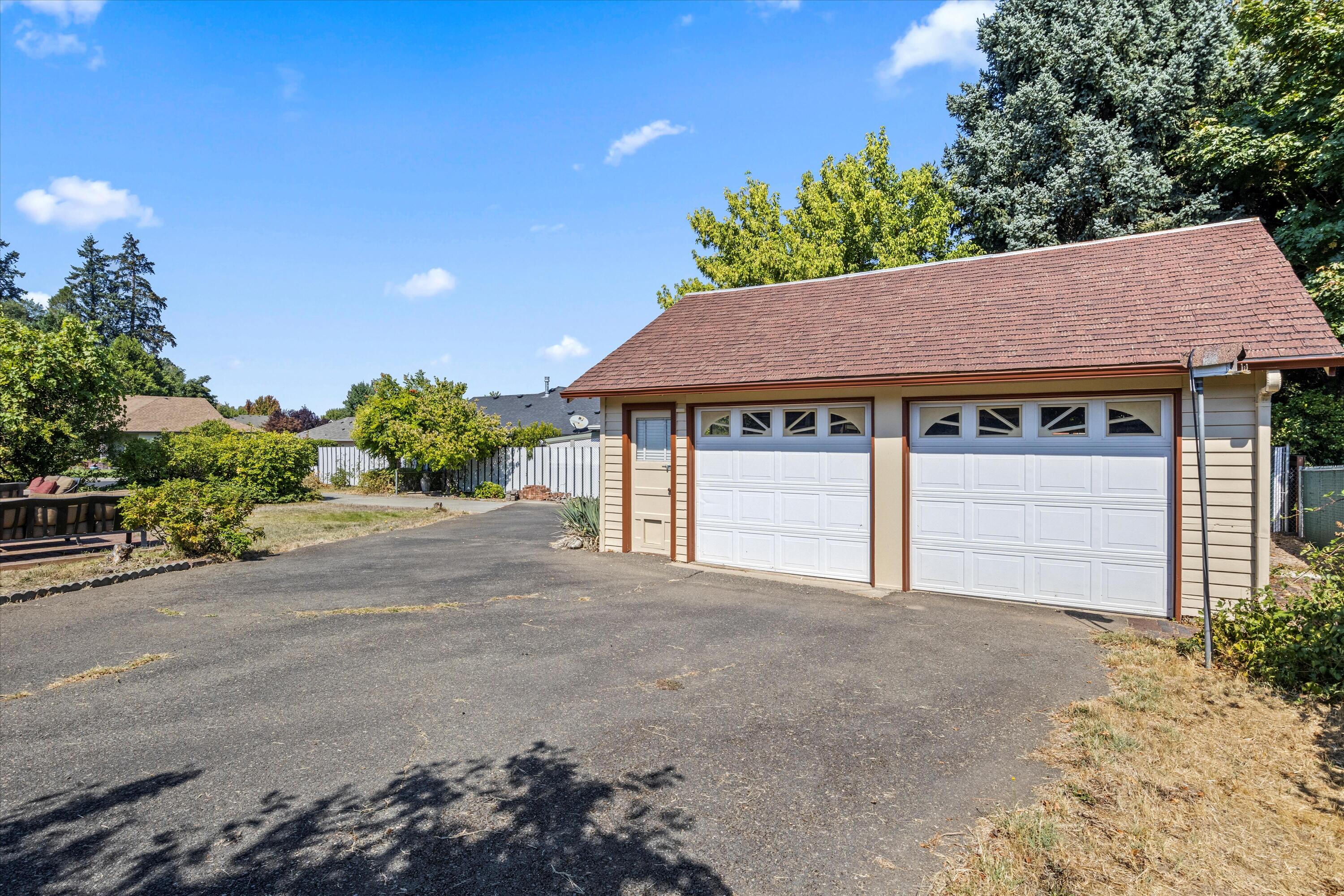1635 Leonard Road Grants Pass, OR 97527 - Photo 35 of 37 39-IMG_0495