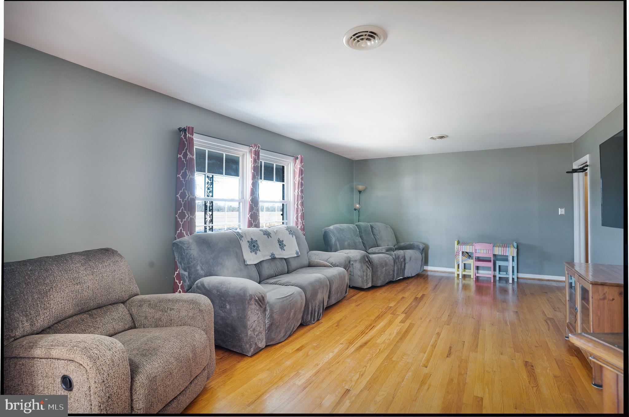 20015 Wesley Church Road Bridgeville, DE 19933 - Photo 16 of 28 Living Room