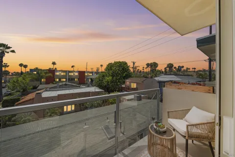$1,325,000 | 1952 Hornblend Street, Unit 6, San Diego, CA 92109