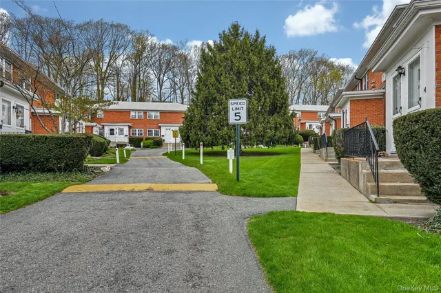 $2,725 | 451 Main Street, Unit 28, Northport, NY 11768