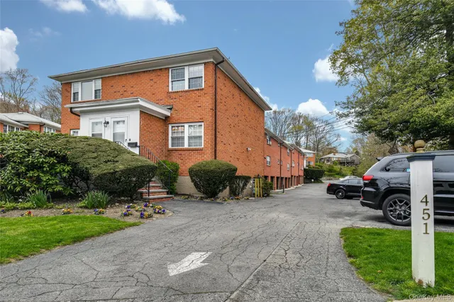 $2,725 | 451 Main Street, Unit 28, Northport, NY 11768