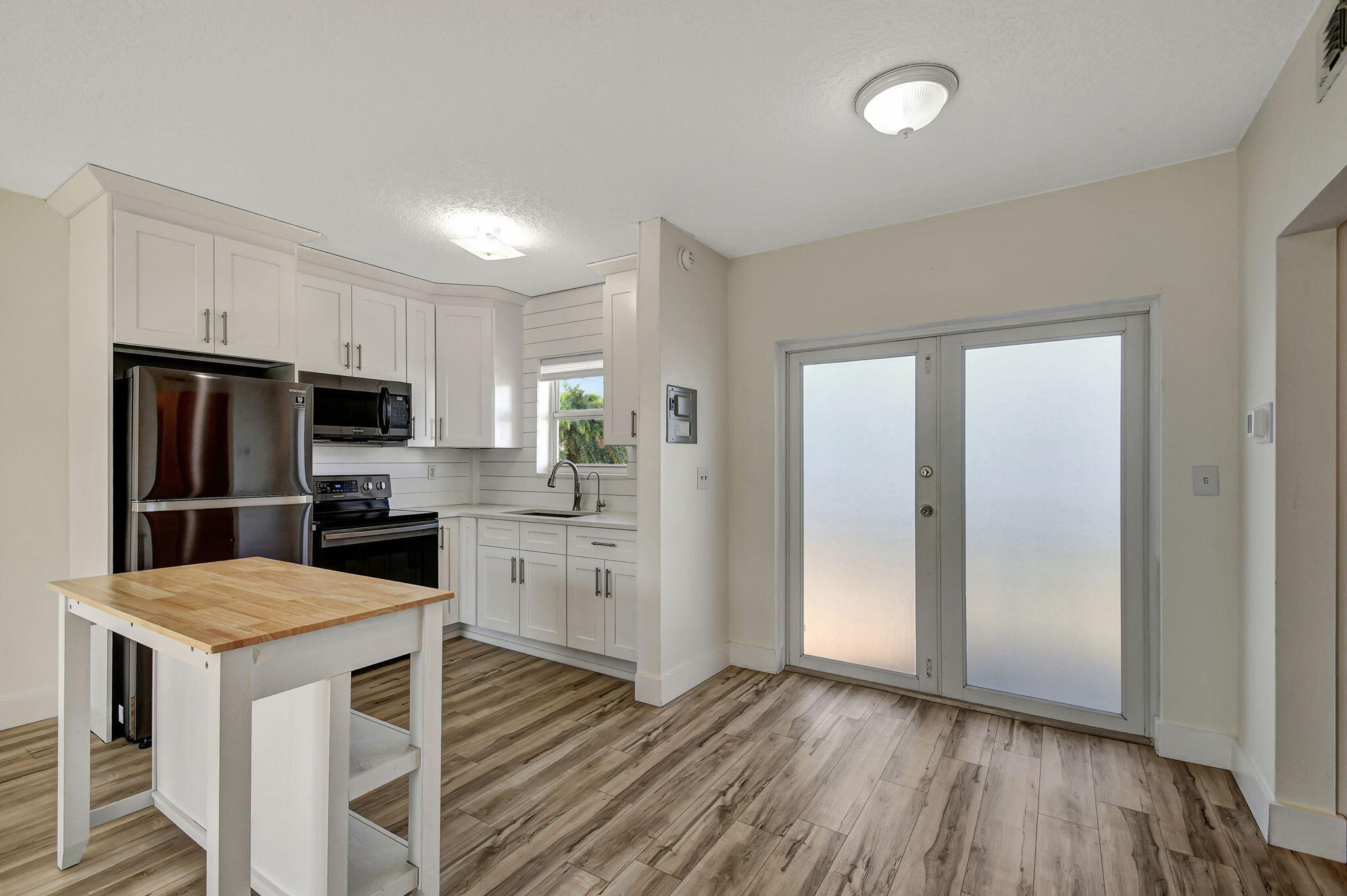 6520 North Ocean Boulevard, Unit 30 Ocean Ridge, FL 33435 - Photo 4 of 29 a kitchen with a refrigerator microwave and stove top oven