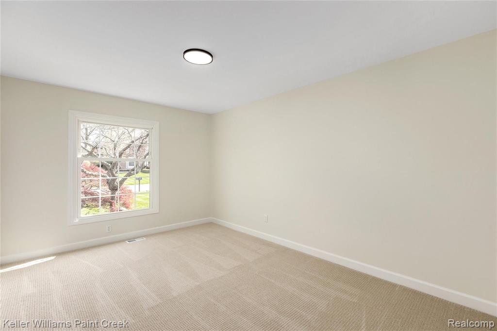 332 Lake Forest Road Rochester Hills, MI 48309 - Photo 31 of 48