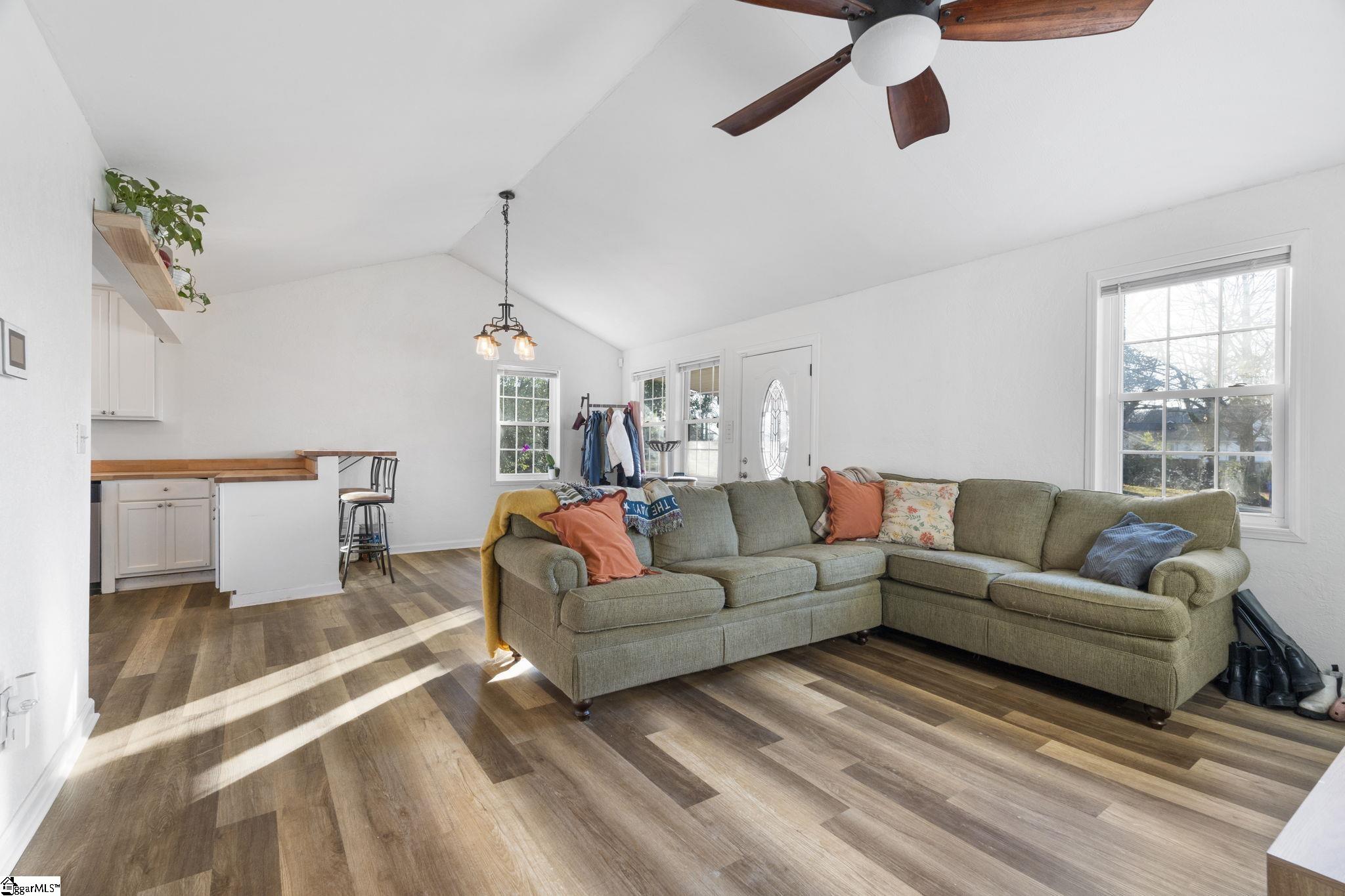 3 Fairlane Circle Greenville, SC 29607 - Photo 14 of 33