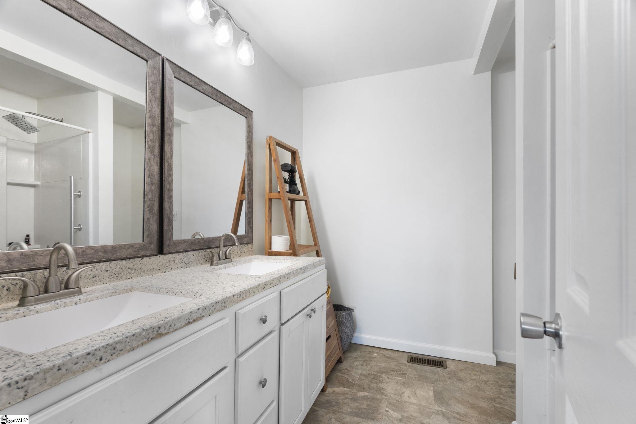 3 Fairlane Circle Greenville, SC 29607 - Photo 18 of 33