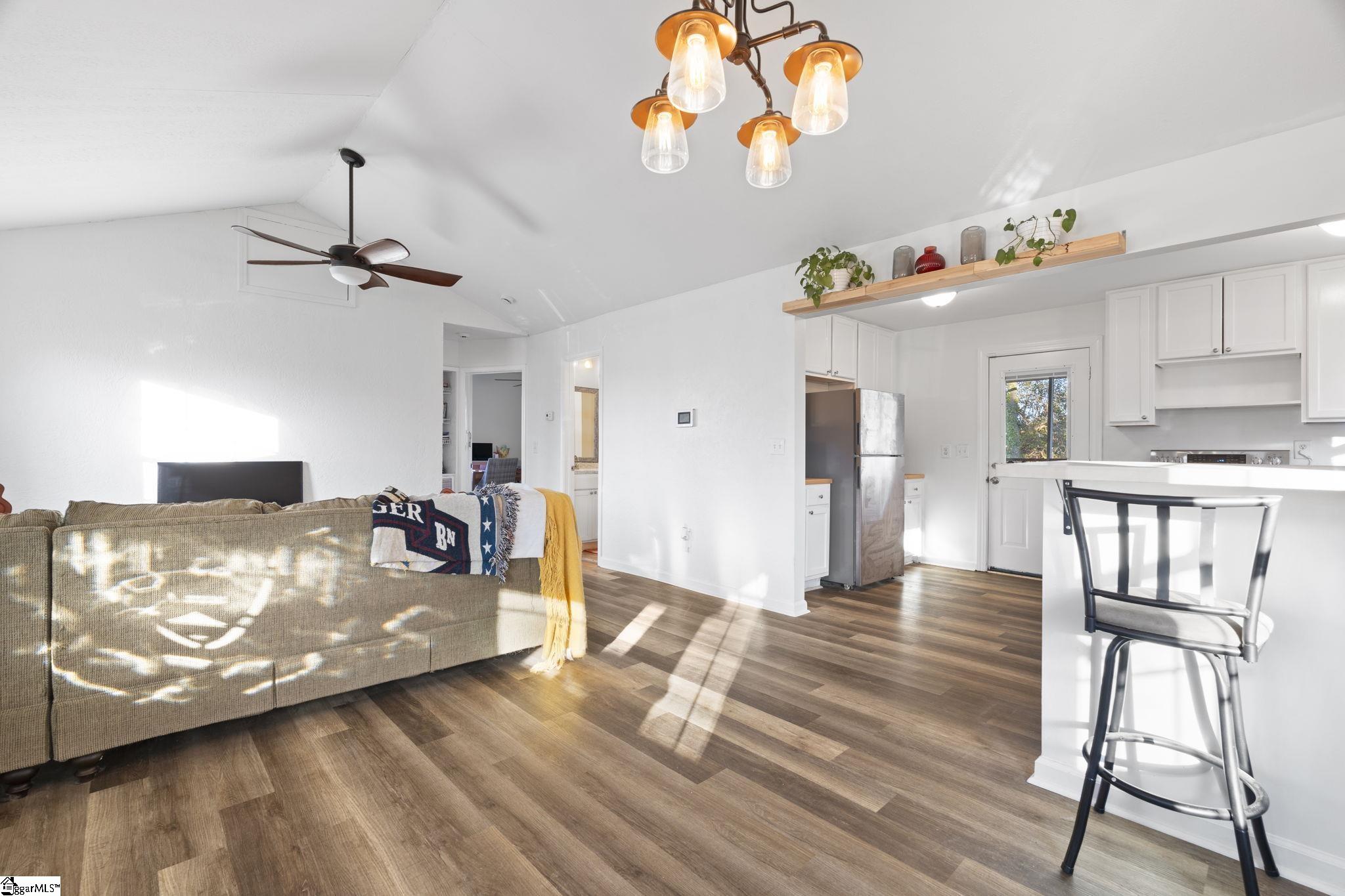 3 Fairlane Circle Greenville, SC 29607 - Photo 5 of 33