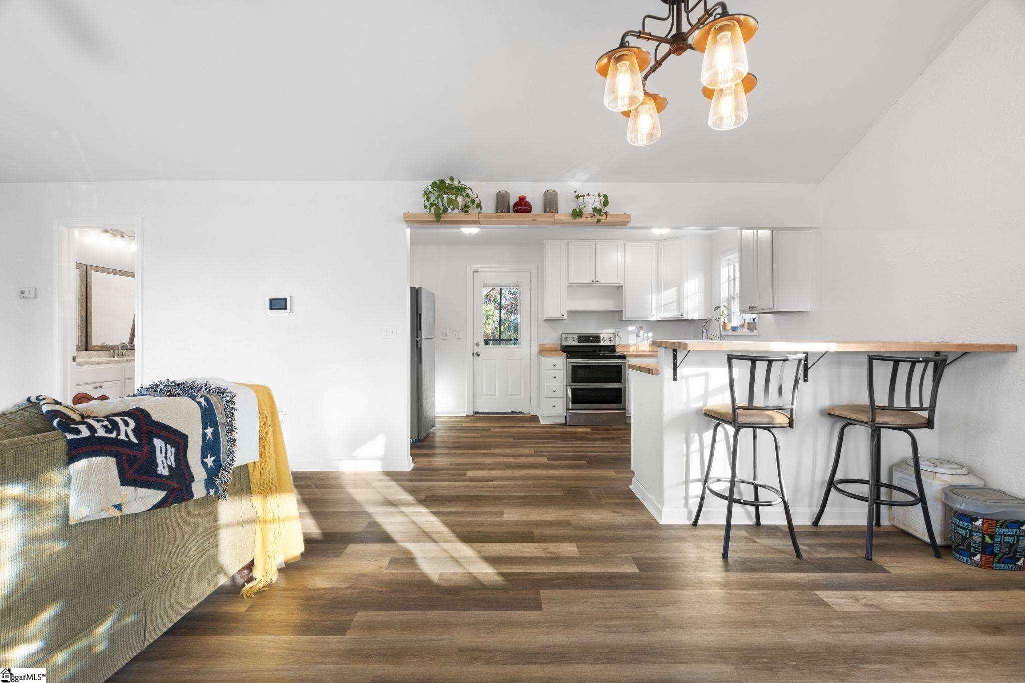 3 Fairlane Circle Greenville, SC 29607 - Photo 6 of 33