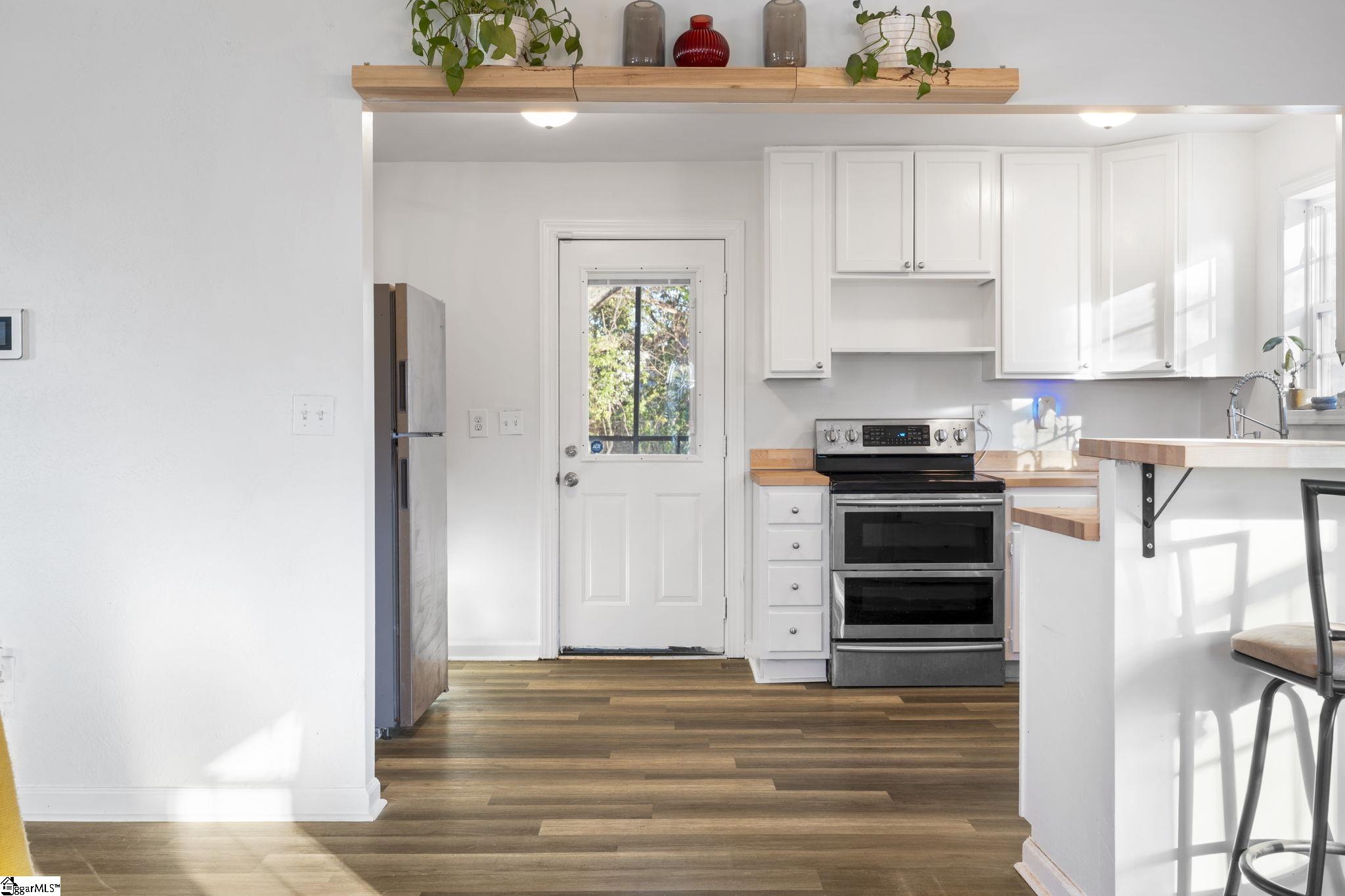 3 Fairlane Circle Greenville, SC 29607 - Photo 8 of 33