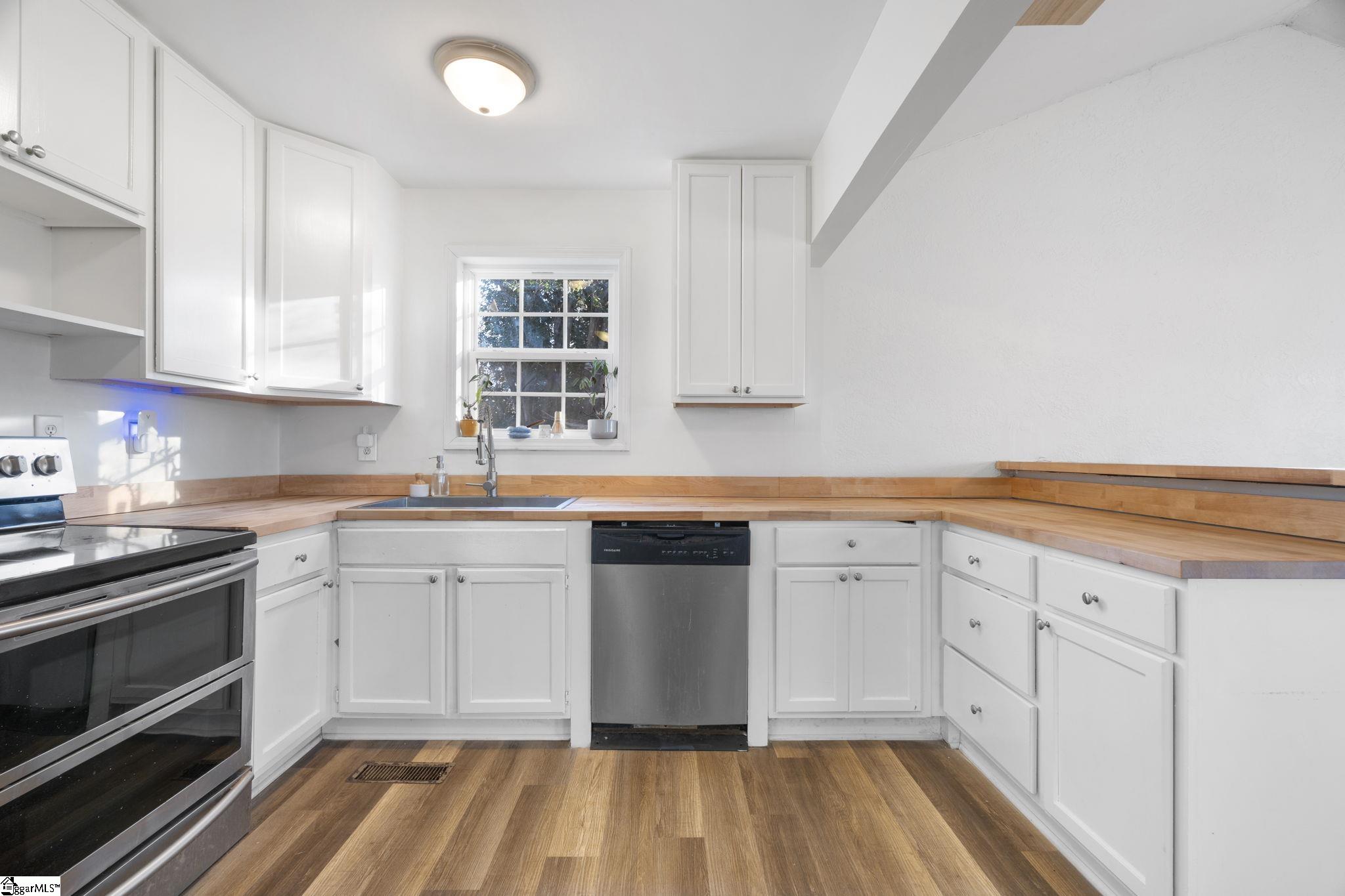 3 Fairlane Circle Greenville, SC 29607 - Photo 10 of 33