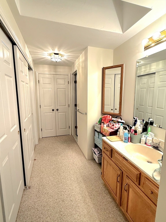 401 Ridgefield Circle, Unit 401D Clinton, MA 01510 - Photo 20 of 22