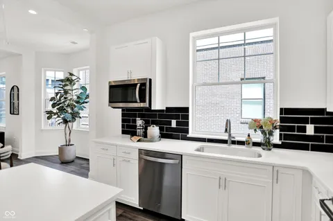 $675,000 | 920 Veterans Way, Unit 204, Carmel, IN 46032