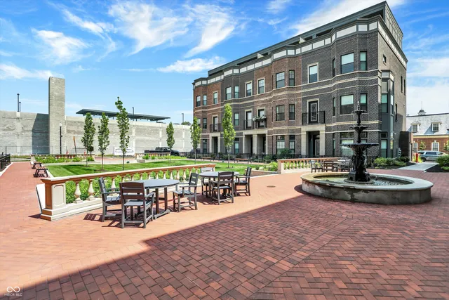 $675,000 | 920 Veterans Way, Unit 204, Carmel, IN 46032
