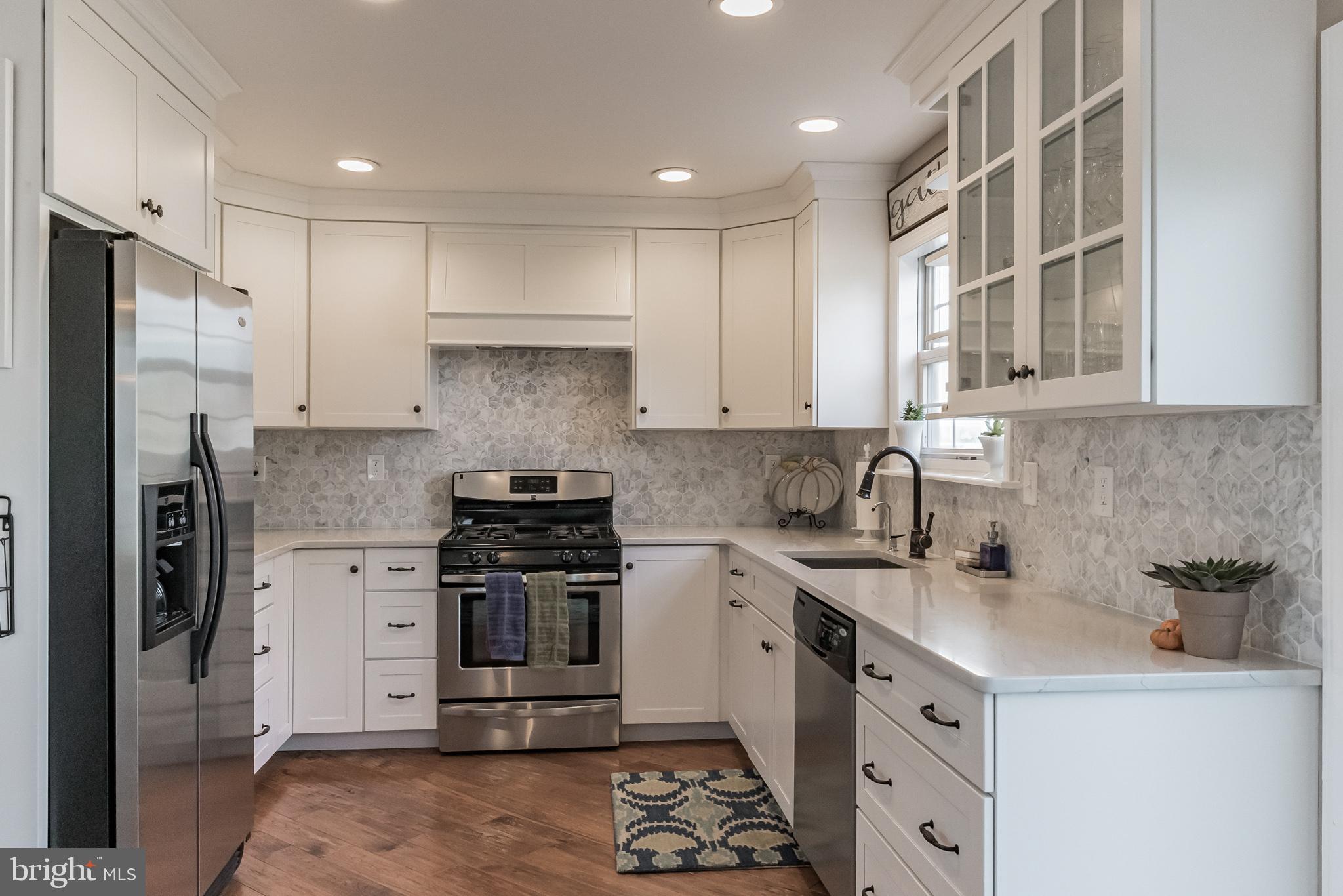 408 Tudor Road Collegeville, PA 19426 - Photo 15 of 30 Wood floors, custom cabinets, quartz, tile splash