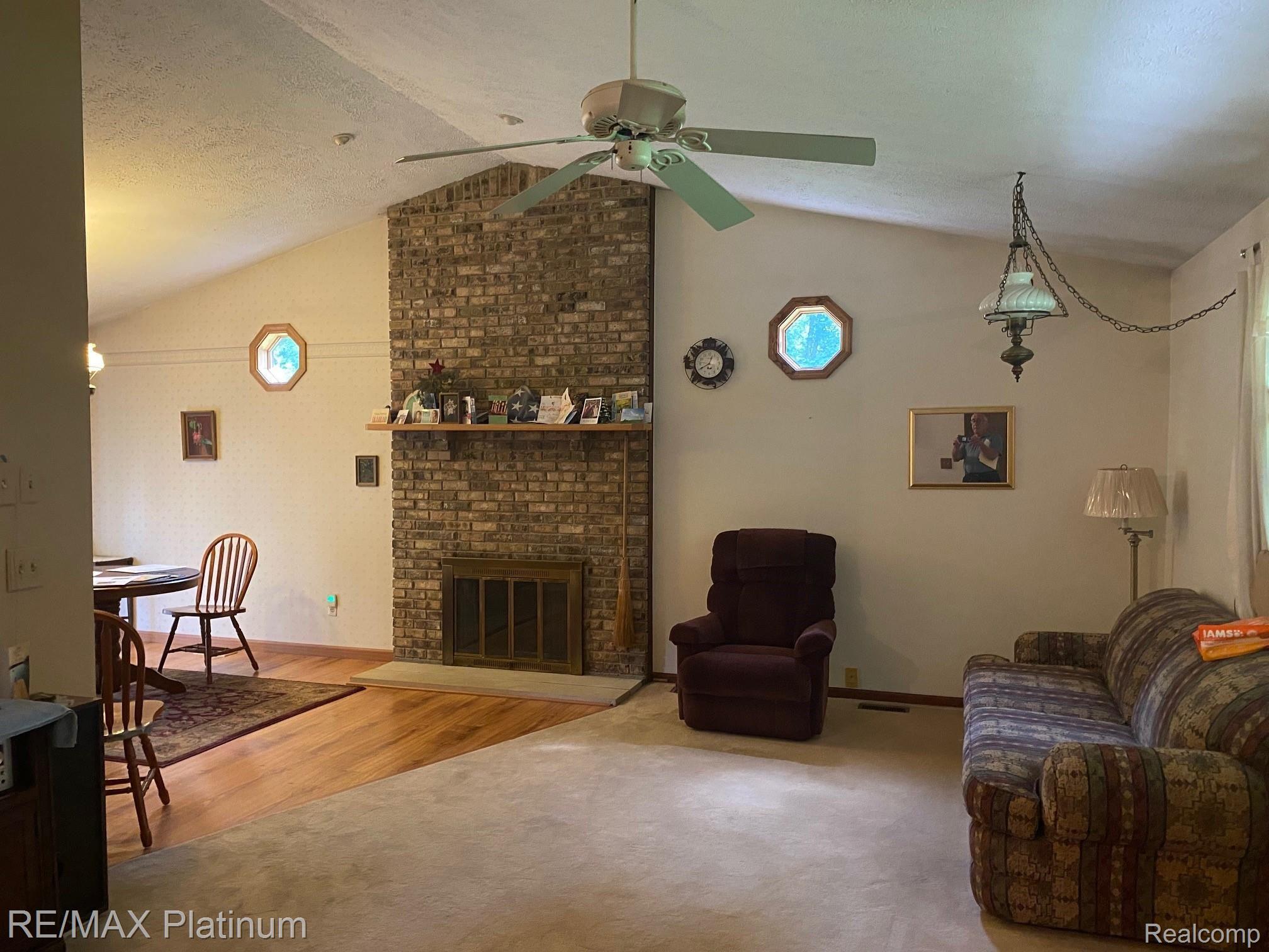 6081 Spaulding Road Howell, MI 48855 - Photo 4 of 15 Living Room/Dining Room Area