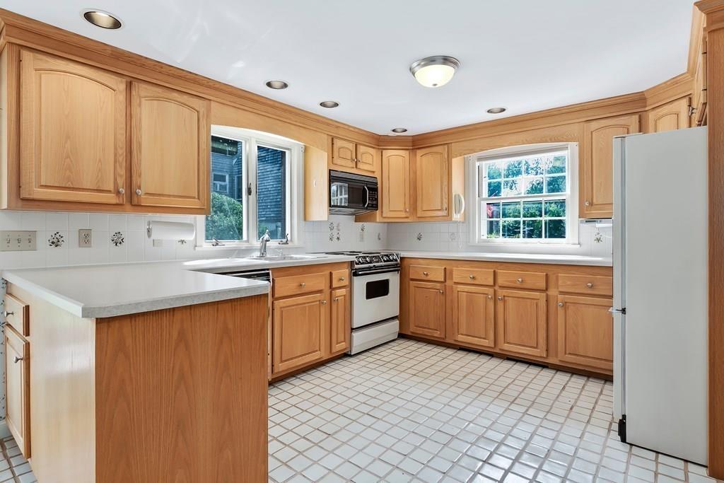31 Pickman Road Salem, MA 01970 - Photo 12 of 35