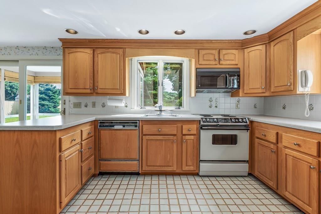 31 Pickman Road Salem, MA 01970 - Photo 10 of 35