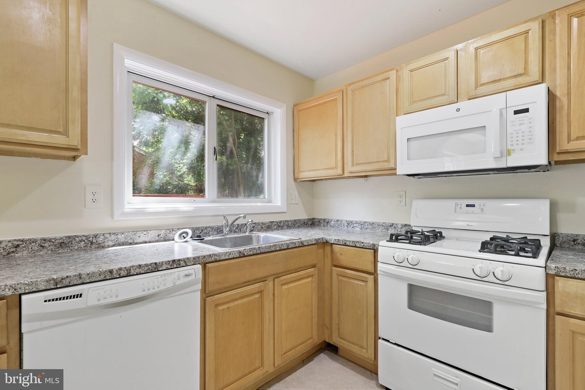 7405 Kelvin Place Springfield, VA 22151 - Photo 11 of 38