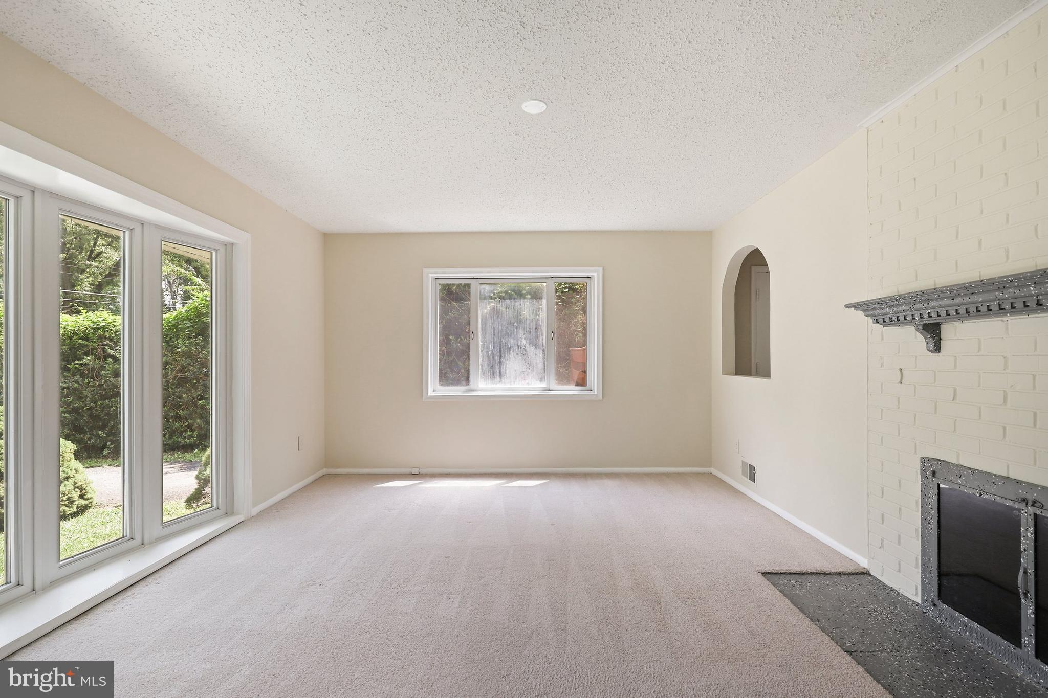 7405 Kelvin Place Springfield, VA 22151 - Photo 4 of 38
