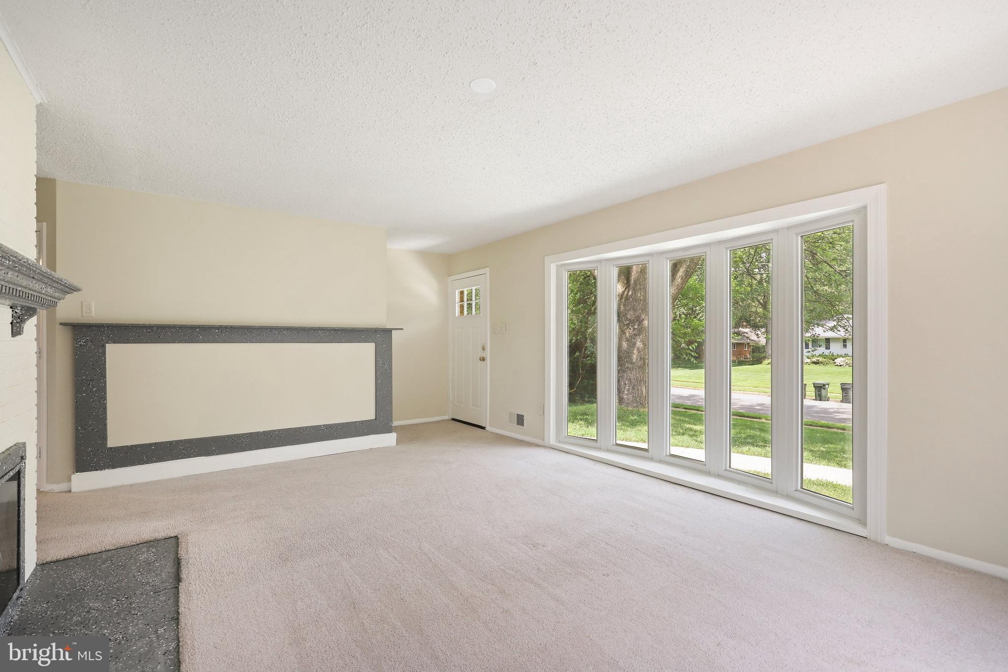 7405 Kelvin Place Springfield, VA 22151 - Photo 5 of 38