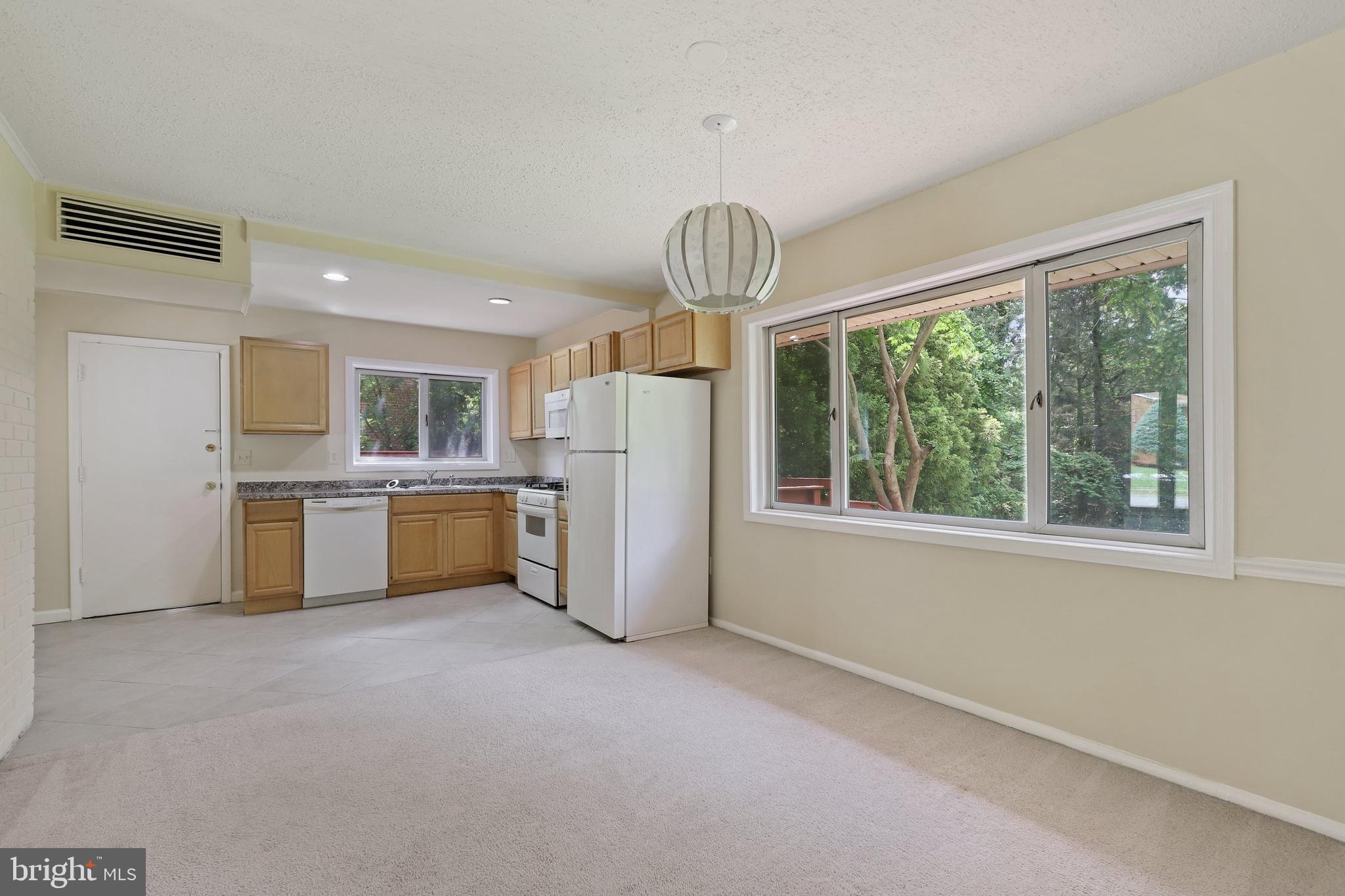 7405 Kelvin Place Springfield, VA 22151 - Photo 7 of 38