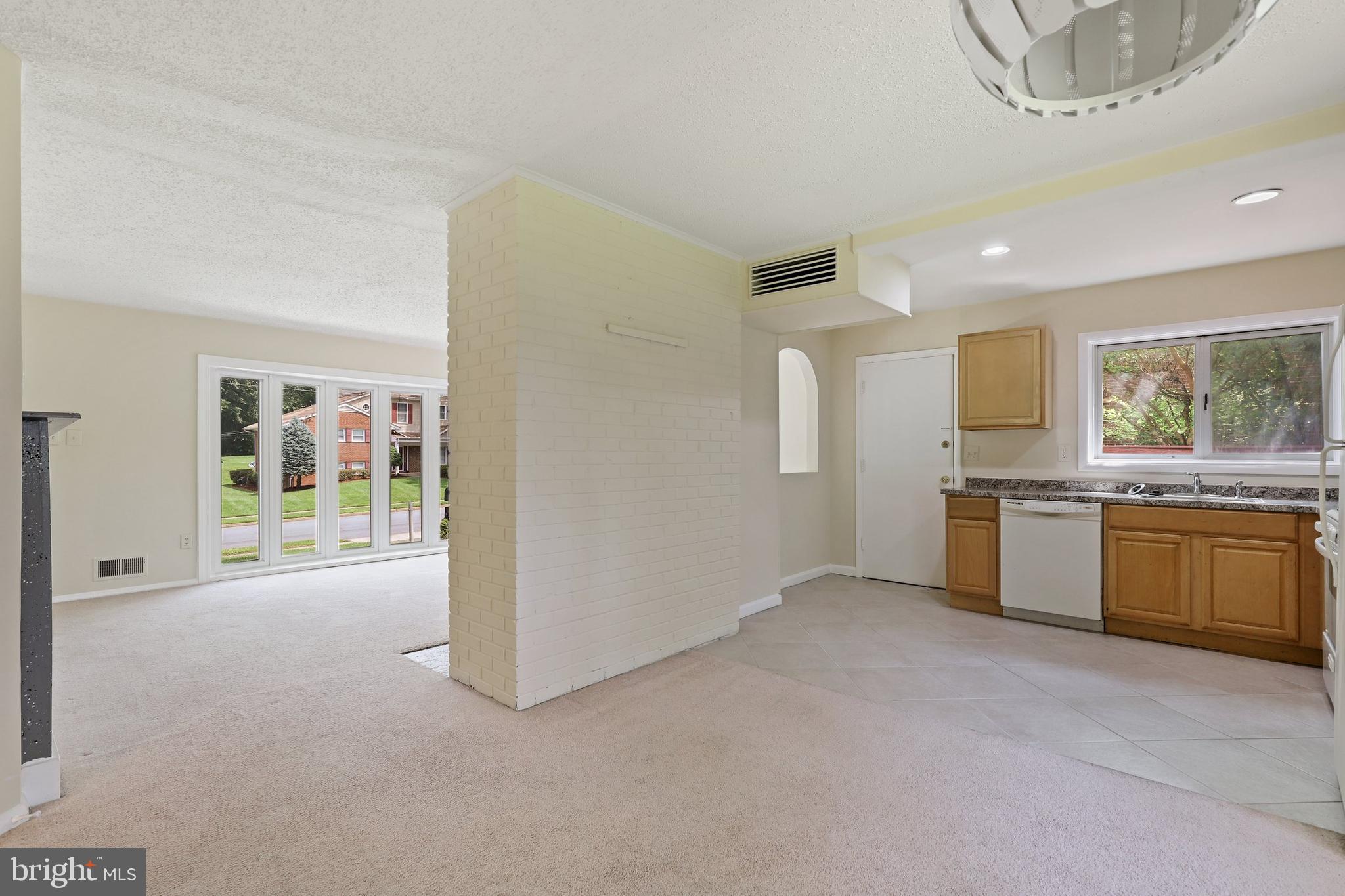 7405 Kelvin Place Springfield, VA 22151 - Photo 8 of 38