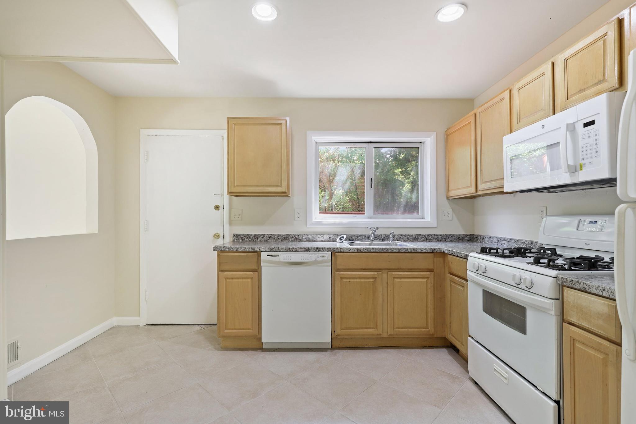 7405 Kelvin Place Springfield, VA 22151 - Photo 10 of 38