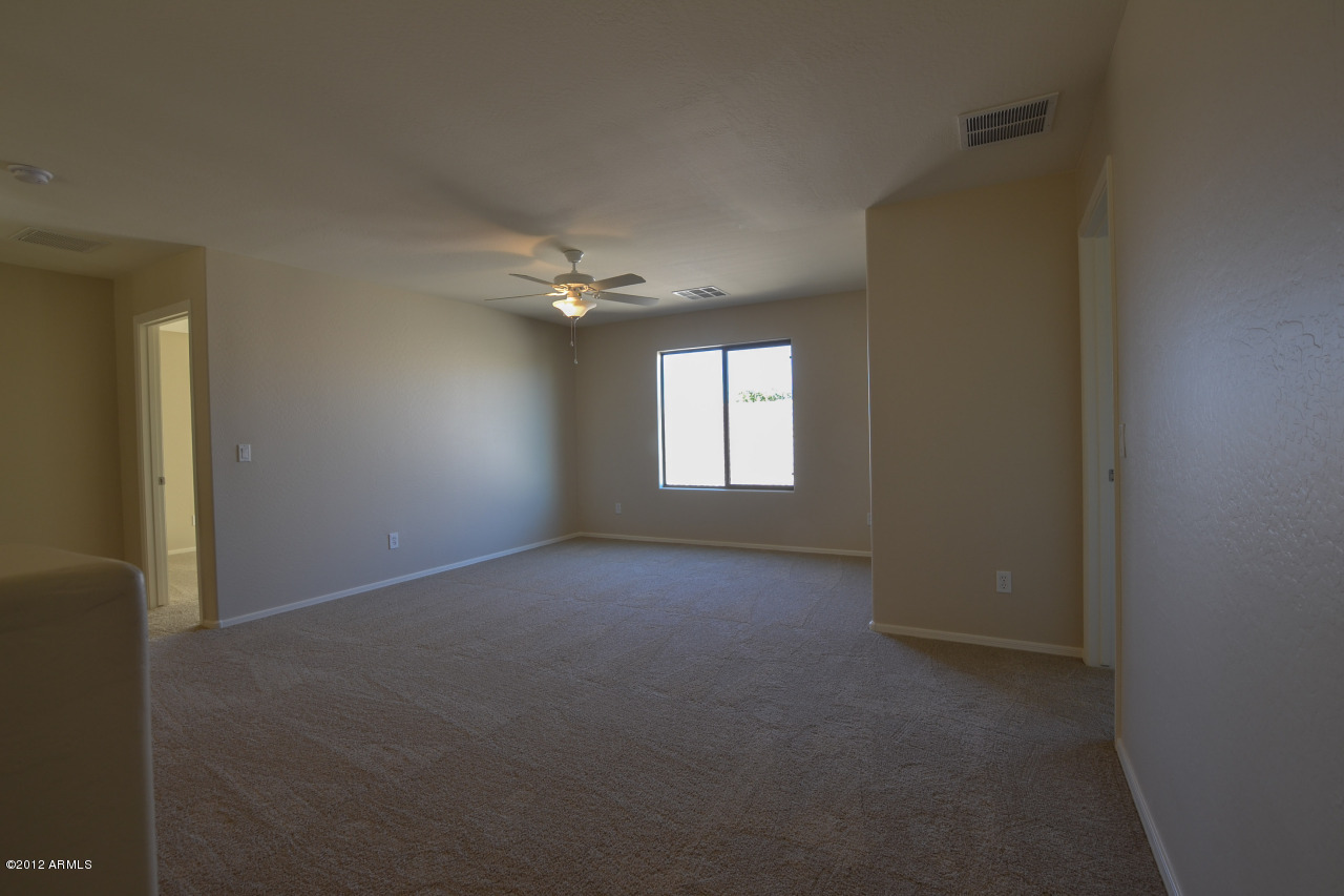 2414 West Peak View Road Phoenix, AZ 85085 - Photo 13 of 38 Loft