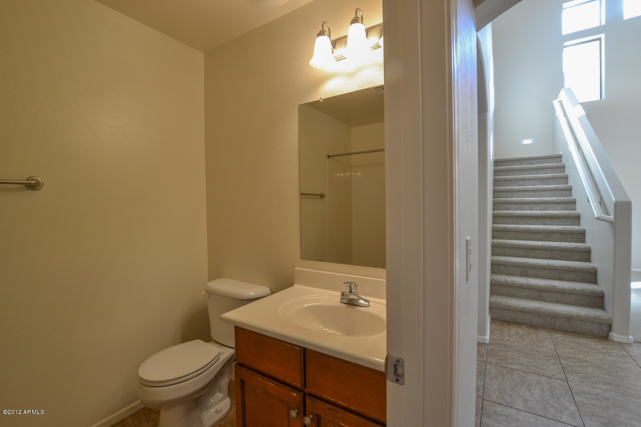 2414 West Peak View Road Phoenix, AZ 85085 - Photo 24 of 38 Bathroom