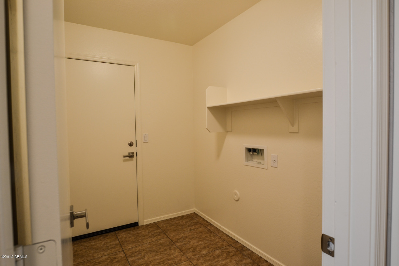 2414 West Peak View Road Phoenix, AZ 85085 - Photo 32 of 38 Laundry