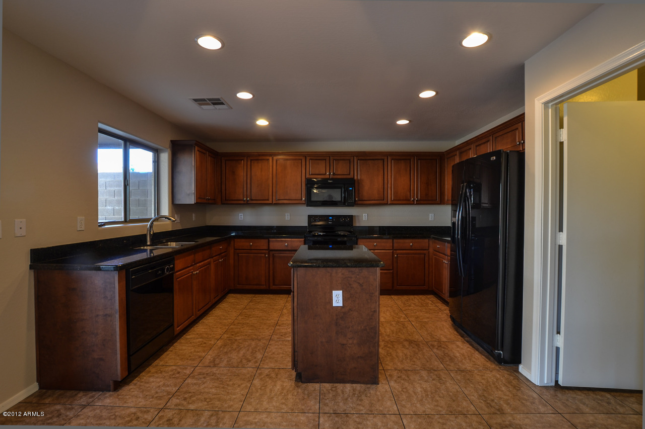2414 West Peak View Road Phoenix, AZ 85085 - Photo 7 of 38 Kitchen