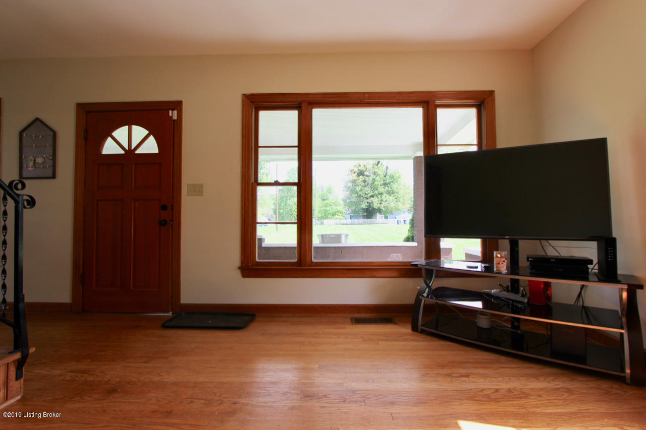 5110 Kendall Road Louisville, KY 40272 - Photo 21 of 45 IMG_9929