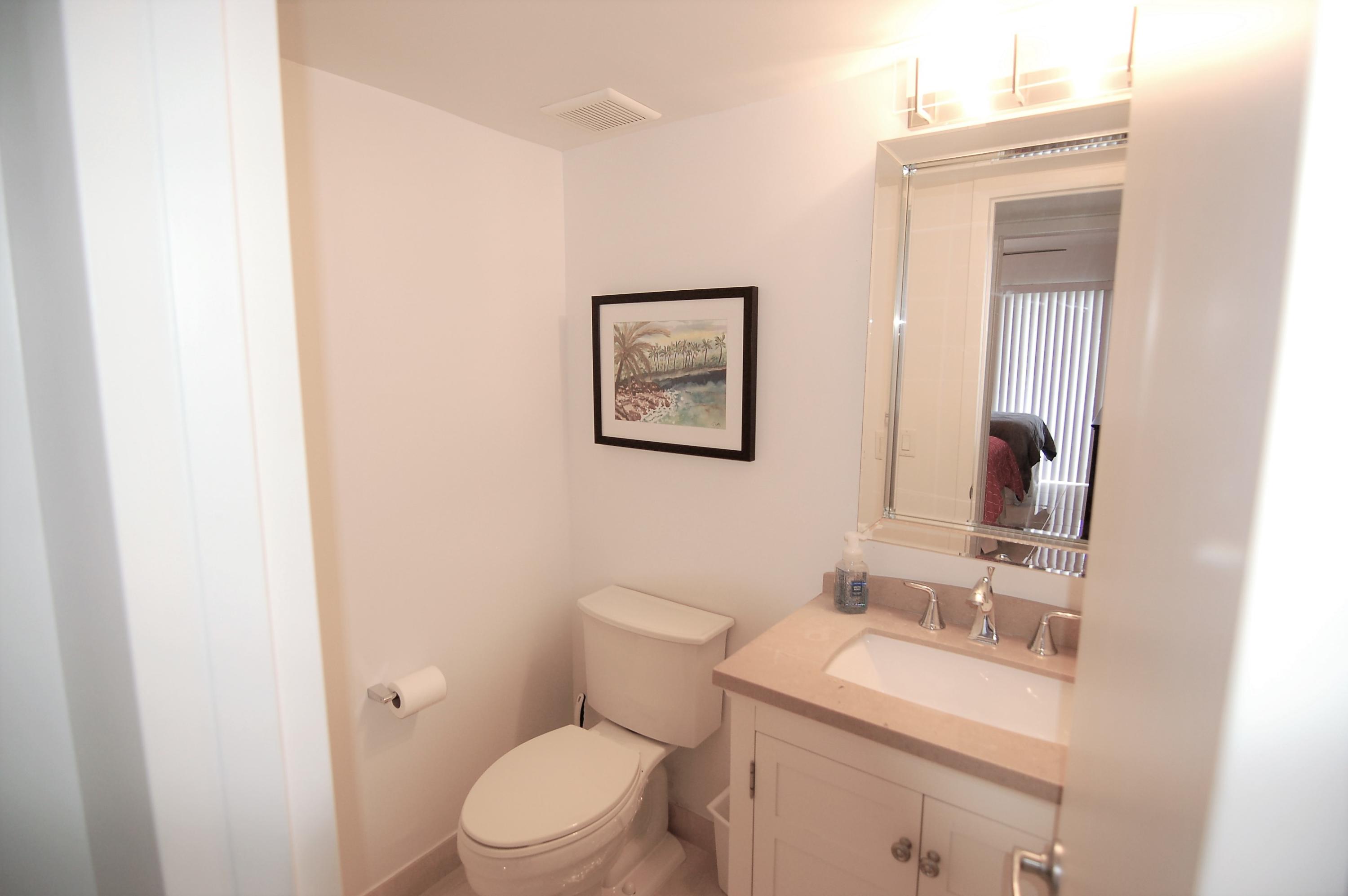 547 Mansfield M, Unit 547 Boca Raton, FL 33434 - Photo 11 of 25 HALF BATH