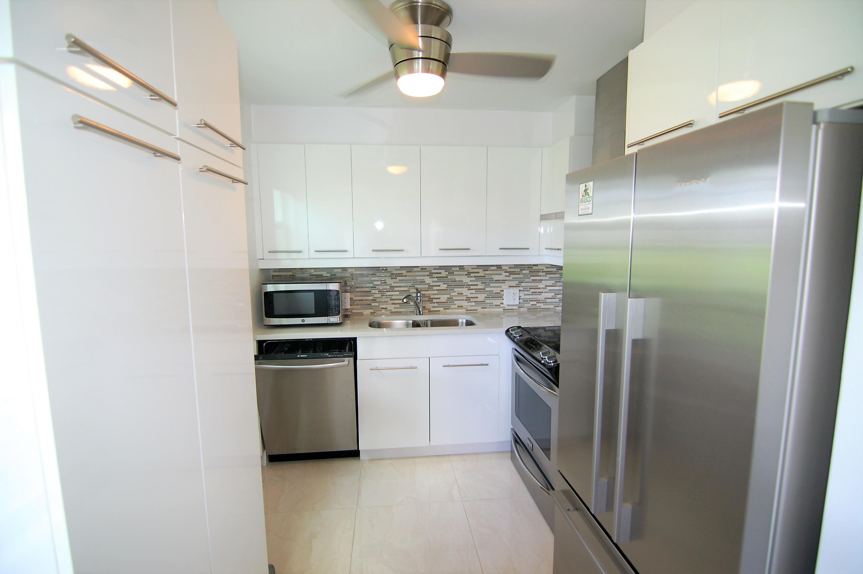 547 Mansfield M, Unit 547 Boca Raton, FL 33434 - Photo 13 of 25 KITCHEN 2