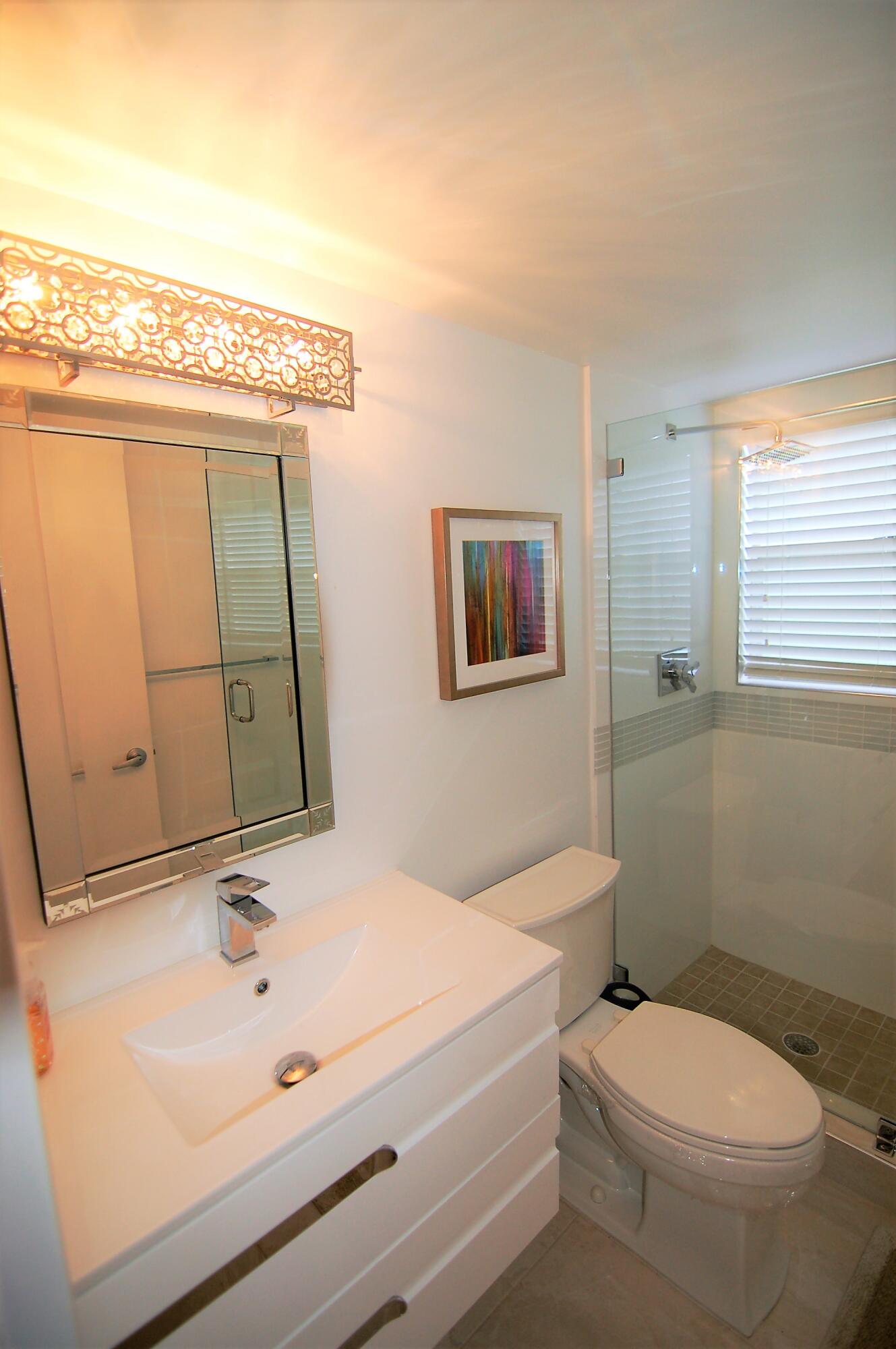 547 Mansfield M, Unit 547 Boca Raton, FL 33434 - Photo 15 of 25 BATHROOM 1
