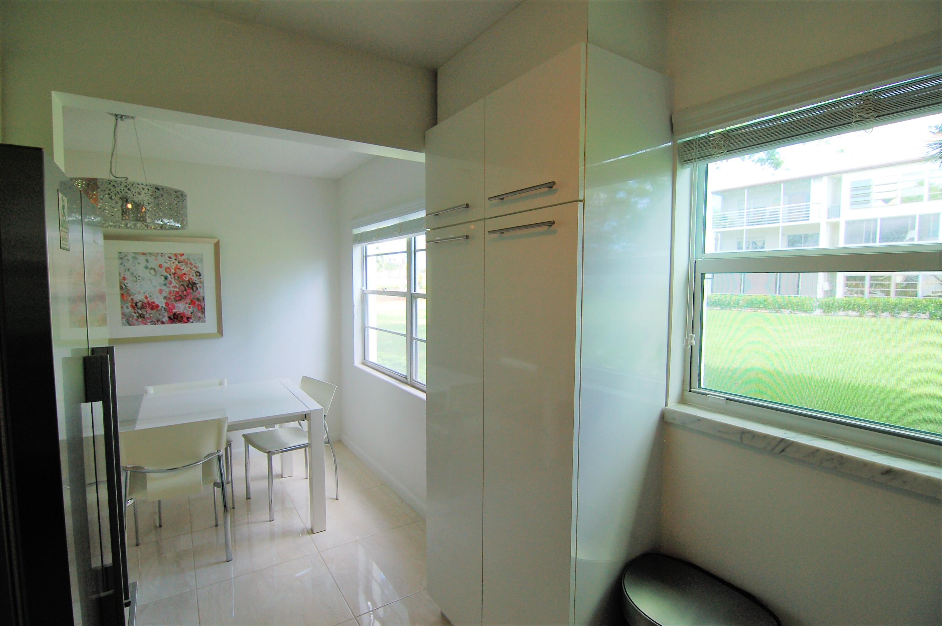 547 Mansfield M, Unit 547 Boca Raton, FL 33434 - Photo 16 of 25 KITCHEN TO DINING