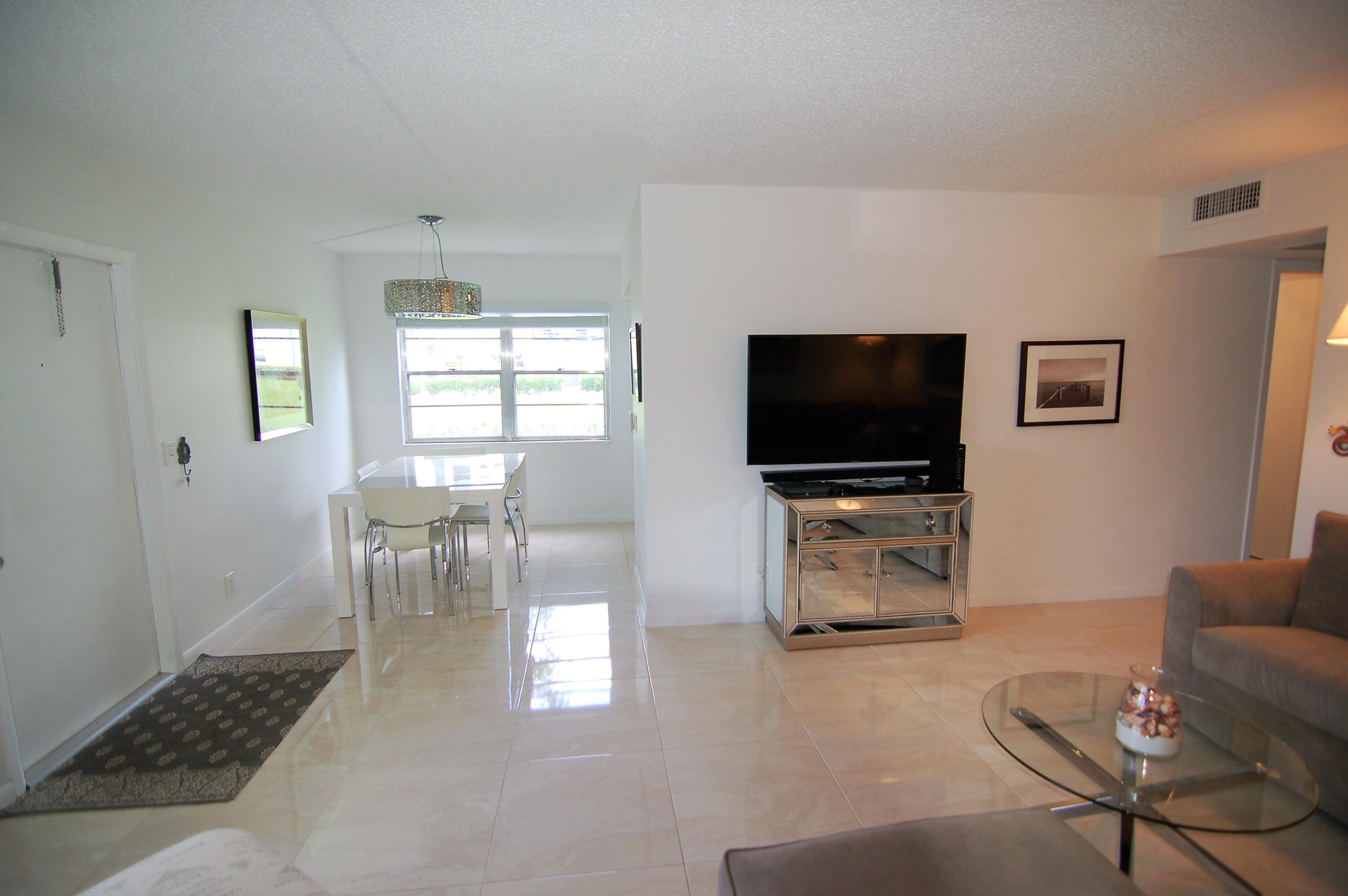 547 Mansfield M, Unit 547 Boca Raton, FL 33434 - Photo 20 of 25 FAMILY TO DINING