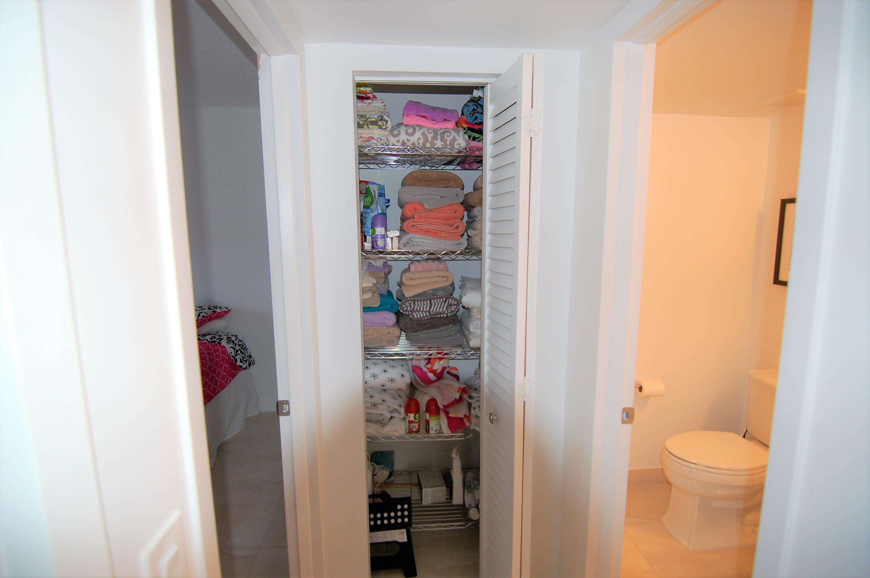 547 Mansfield M, Unit 547 Boca Raton, FL 33434 - Photo 23 of 25 HALL LINEN